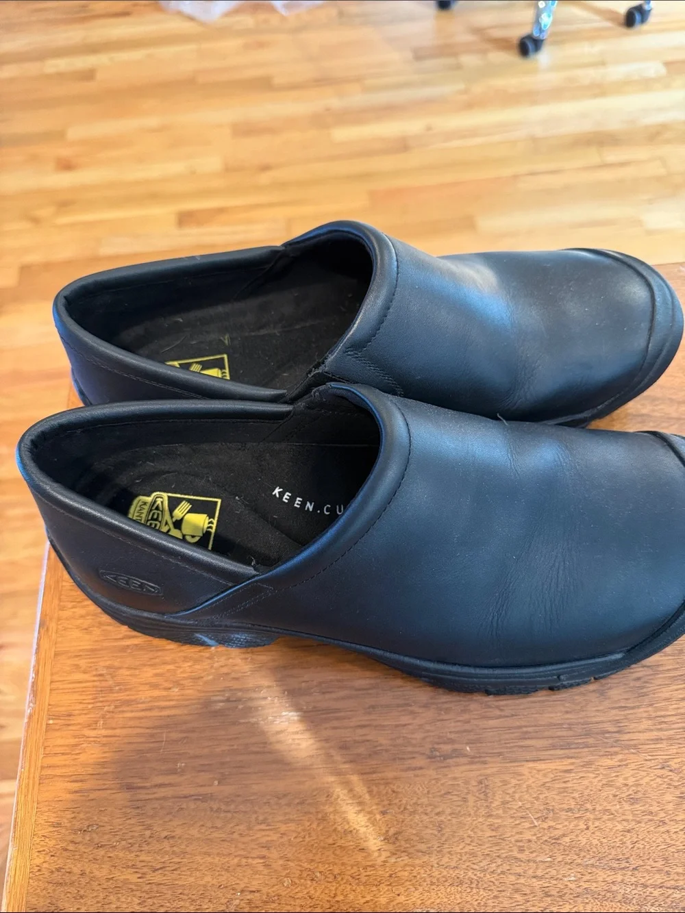 Keen Men’s Black Slip-On Leather Clog 11.5 sz